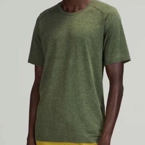 Lululemon Metal Vent Tech Short Sleeve  Size Medium